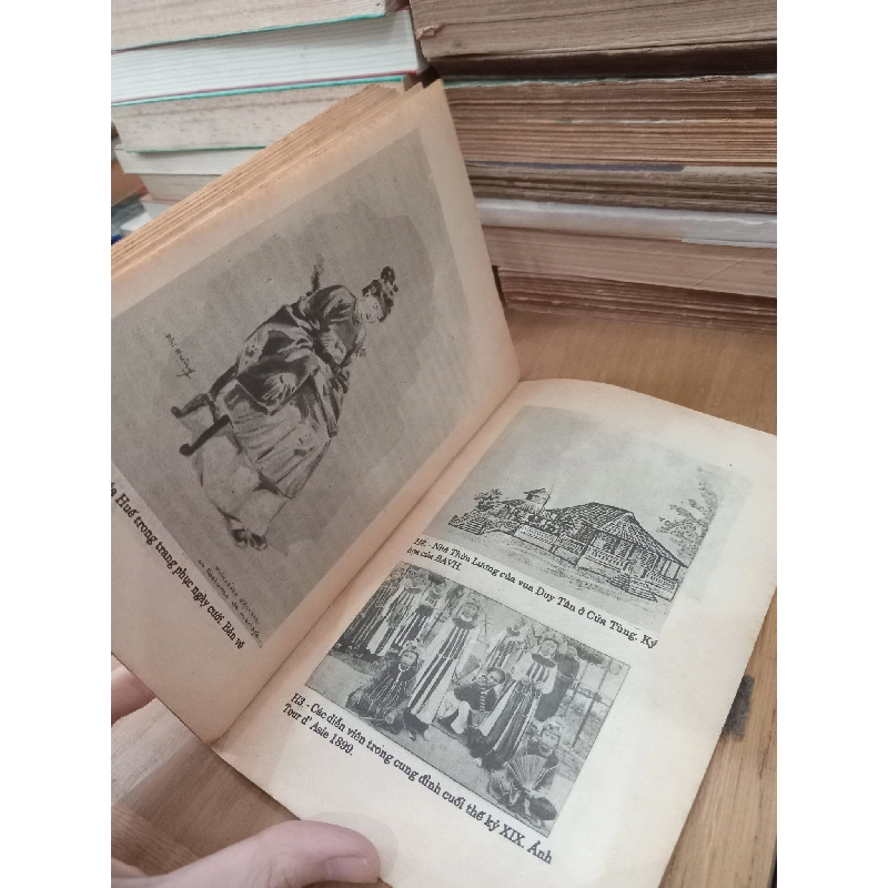 Chuyện các bà trong cung Nguyễn - Nguyễn Đắc Xuân 999471