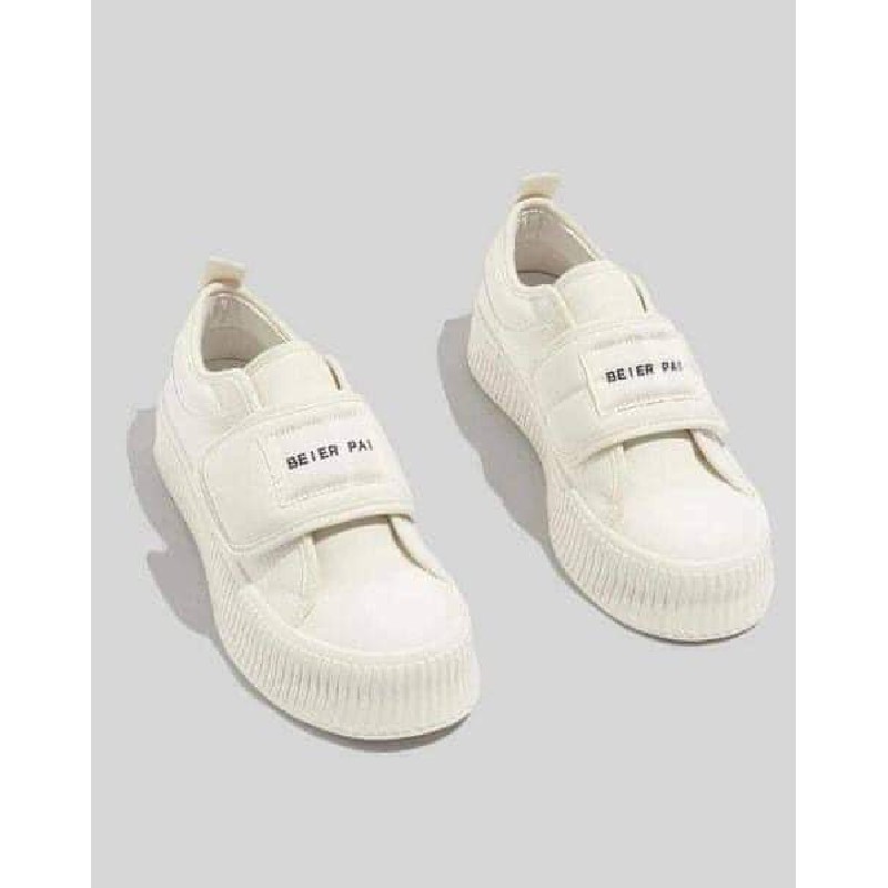 Giày sneaker trắng, xinh xắn dễ phối đồ 21895