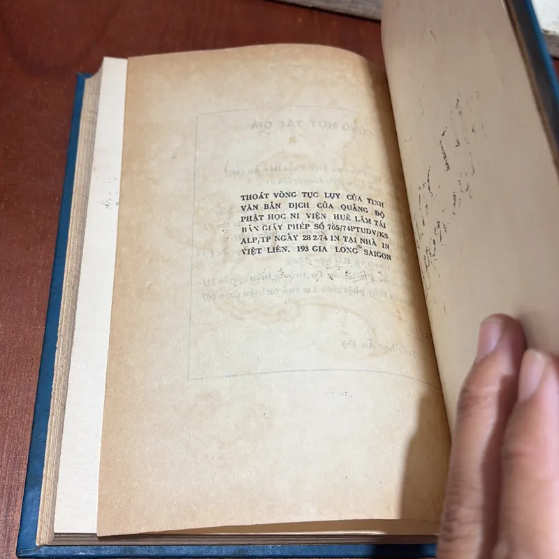 II Sách Phật Giáo: Thoát Vòng Tục Luỵ - Tinh Vân - Quảng Độ (Dịch) - 1974 738218