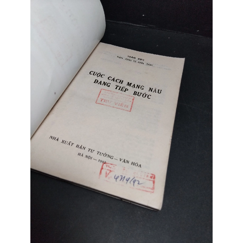 Cuộc cách mạng nâu đang tiếp bước mới 70% ố có dấu mộc trang đầu 1992 Trần Đức HCM2103 LỊCH SỬ - CHÍNH TRỊ - TRIẾT HỌC 918453