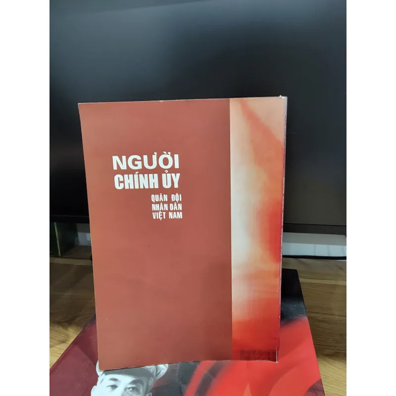 Người chính ủy 572759
