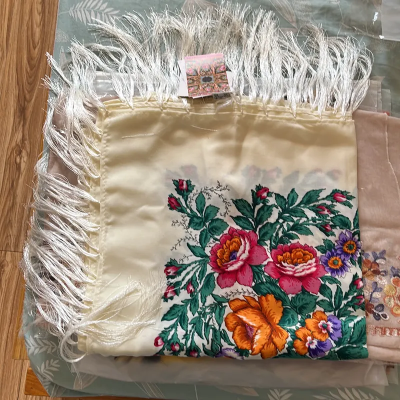 Khăn lụa mới 100% 573784