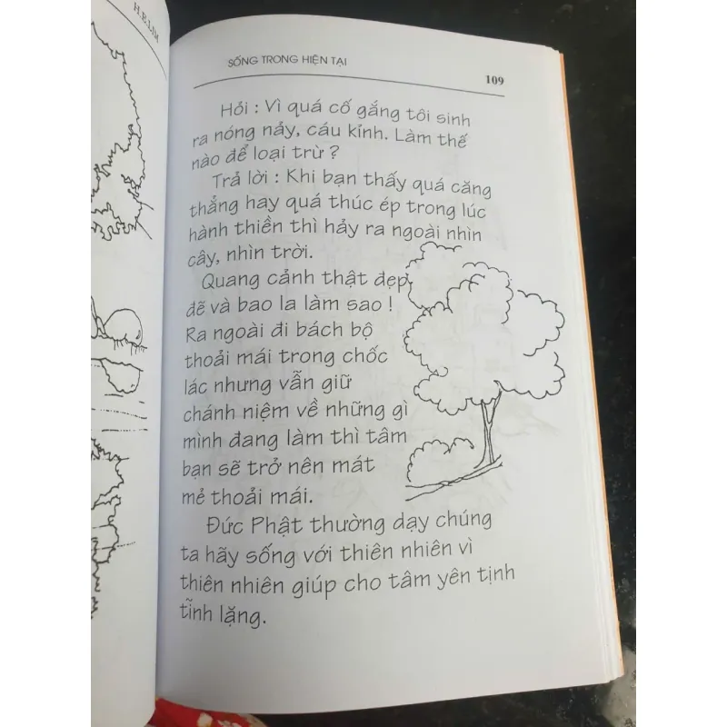 Sách Sống Trong Hiện Tại của H.E. LIM - Tái Bản ấn tượng 680564