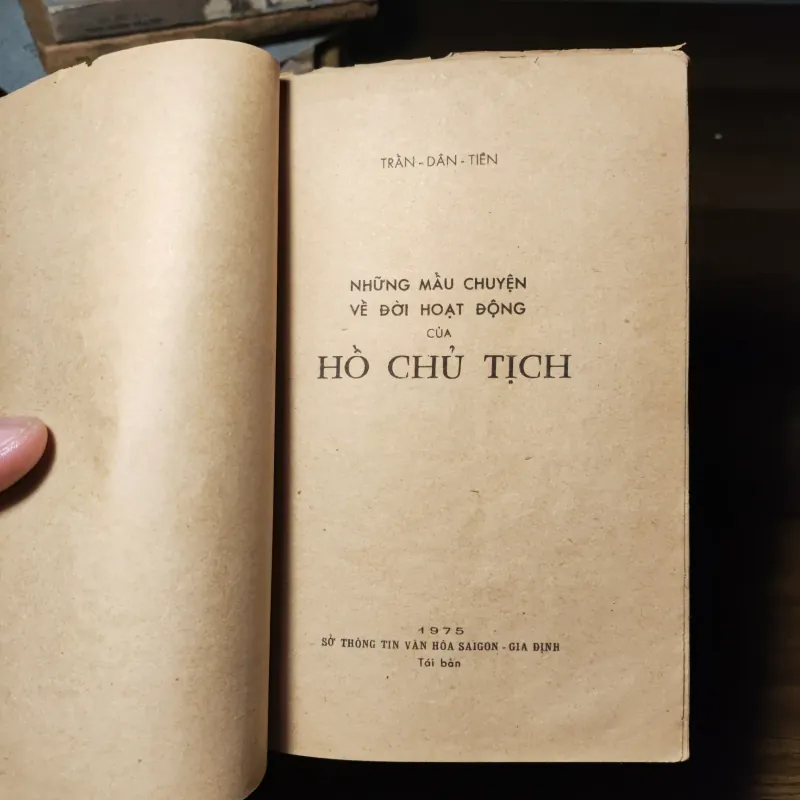 Những Mẫu Chuyện Về Đời Hoạt Động Của Hồ Chủ Tịch 1022205