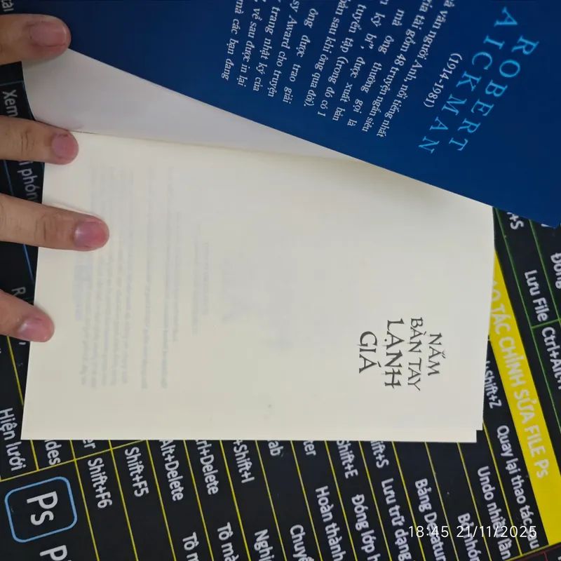 Nắm Bàn Tay Lạnh Giá - Robert Aickman 703746