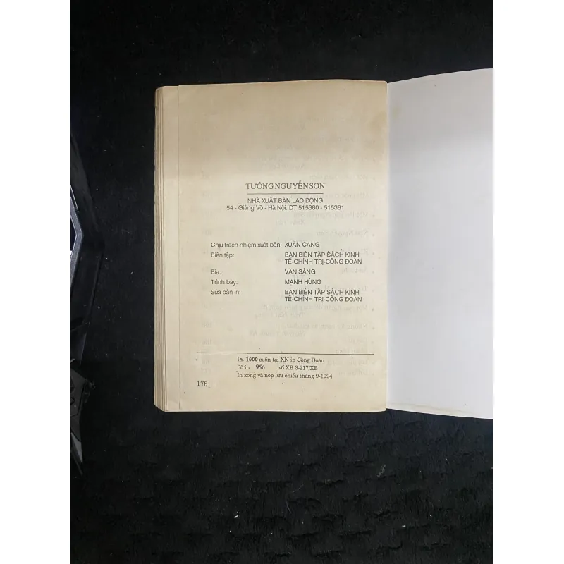 Tướng Nguyễn Sơn- có dấu, chữ ký của nxb 1031633