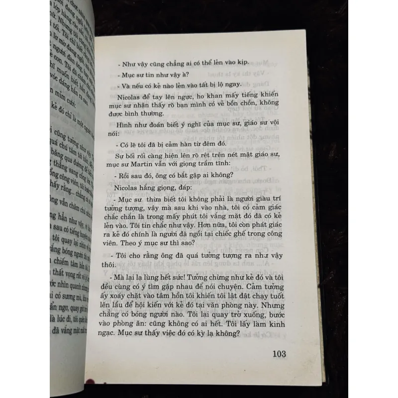 Dị truyện (bìa cứng) 937055