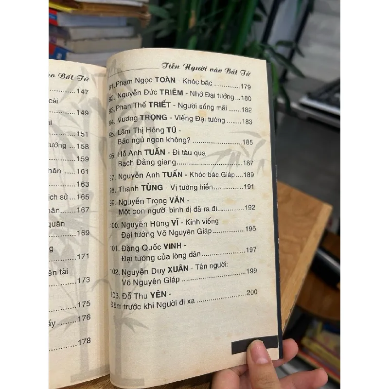 Thơ về Đại tướng Võ Nguyên Giáp: Tiễn Người vào Bất Tử – Nhiều tác giả 571278