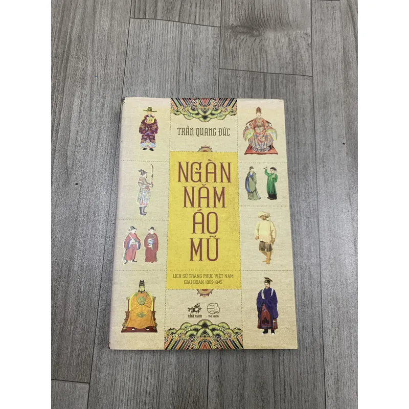 Ngàn năm áo mũ - trần quang đức. 3a1 689208