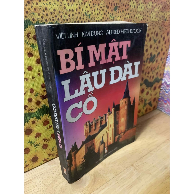 Bí Mật Lâu Đài Cổ - Viết Linh, Kim Dung, Hitchcock 538525