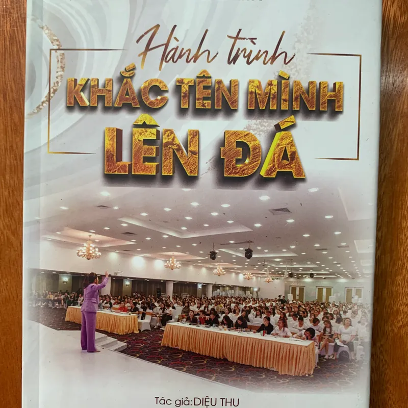 Hành trình khắc tên mình lên đá 561048
