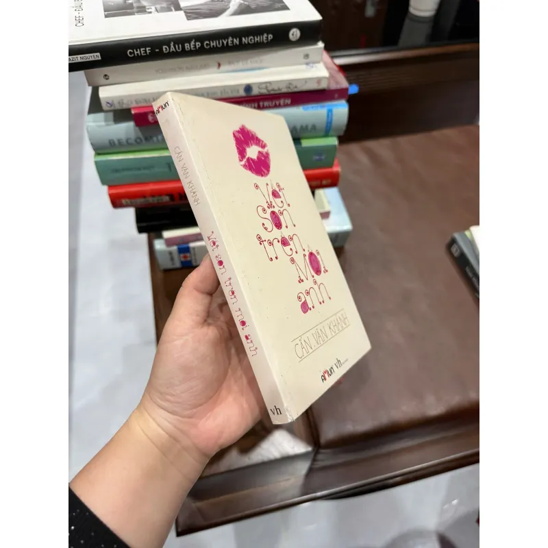 Vết Son Trên Môi Anh – Cấn Văn Khánh | Tản văn tình yêu, nhẹ nhàng mà thấm- K3 1009665