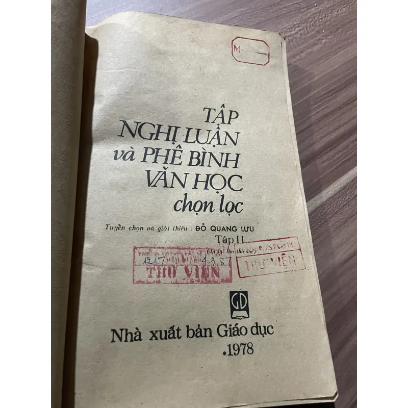 Nghị luận và phê bình văn học - 1978 748582