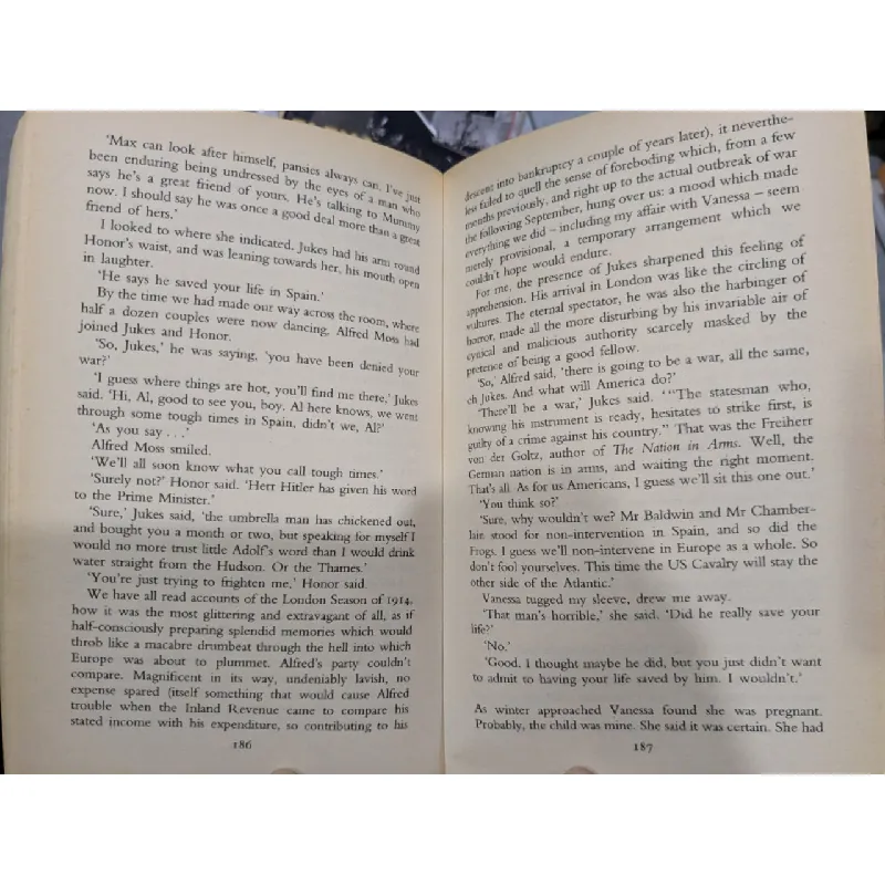 Shadows of Empire - Allan Massie 689260