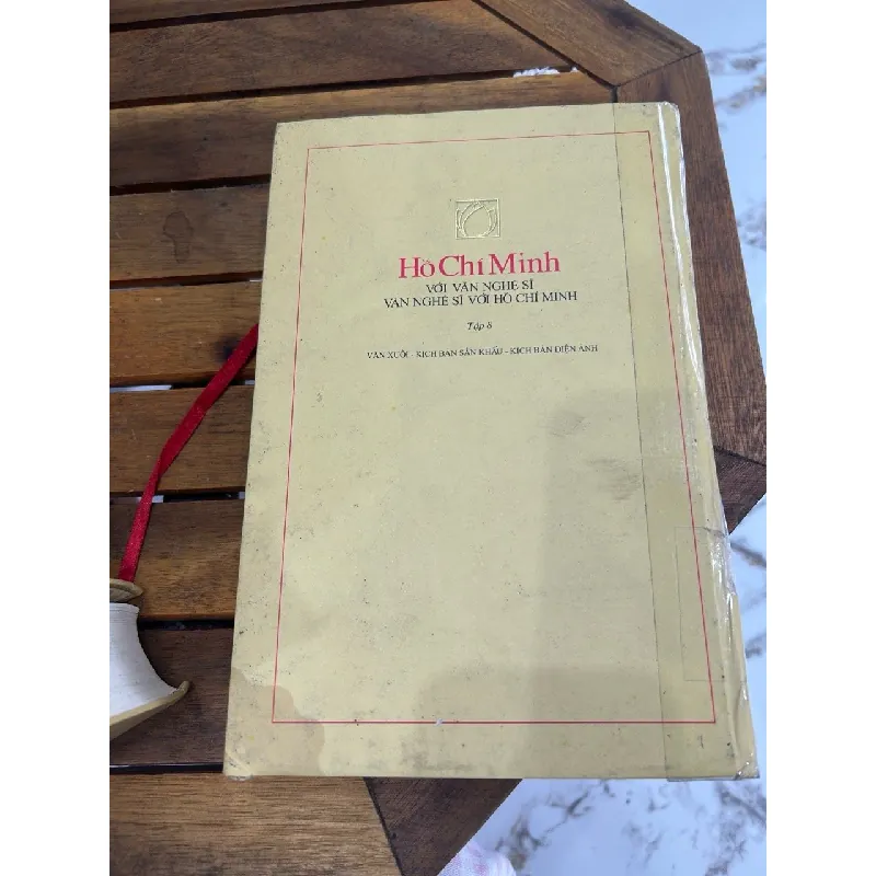 Hồ Chí Minh với văn nghệ sĩ – Văn nghệ sĩ với Hồ Chí Minh (Tập 8) – NXB Hội nhà văn 594129