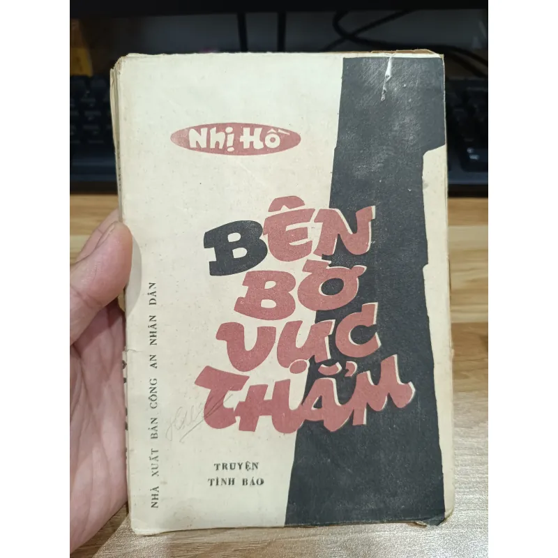 Bên bờ vực thẳm - Tiểu thuyết tình báo 971909