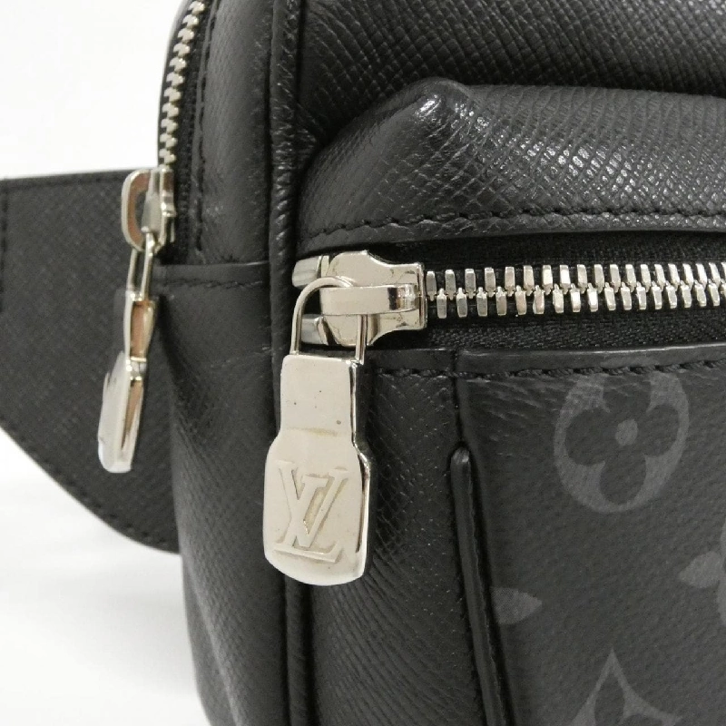 Túi đeo chéo Louis Vuitton Taiga Lama Bum Bag Outdoor M30245 613279