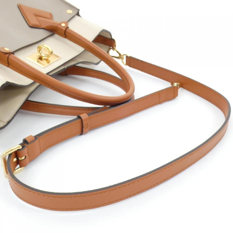 Túi Louis Vuitton On My Side MM M53825 618594