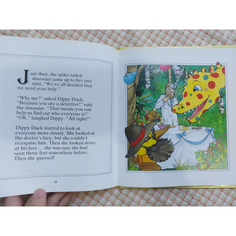 PICTURE BOOK Dippy Duck Dresses Up - BÌA CỨNG 782486