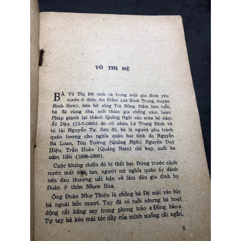 Chỉ thêu thành gấm 1977 mới 50% ố bẩn bung rách góc gáy Nguyễn Hồng Sinh HPB0906 SÁCH VĂN HỌC 915945