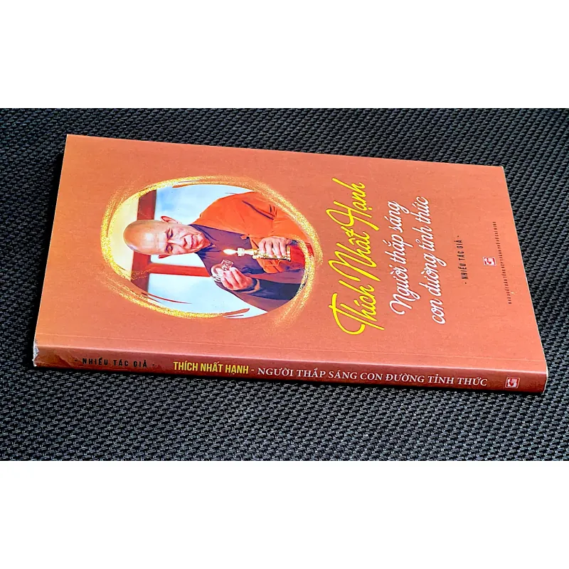 THÍCH NHẤT HẠNH- NGƯỜI THẮP SÁNG CON ĐƯỜNG TỈNH THỨC 1001669