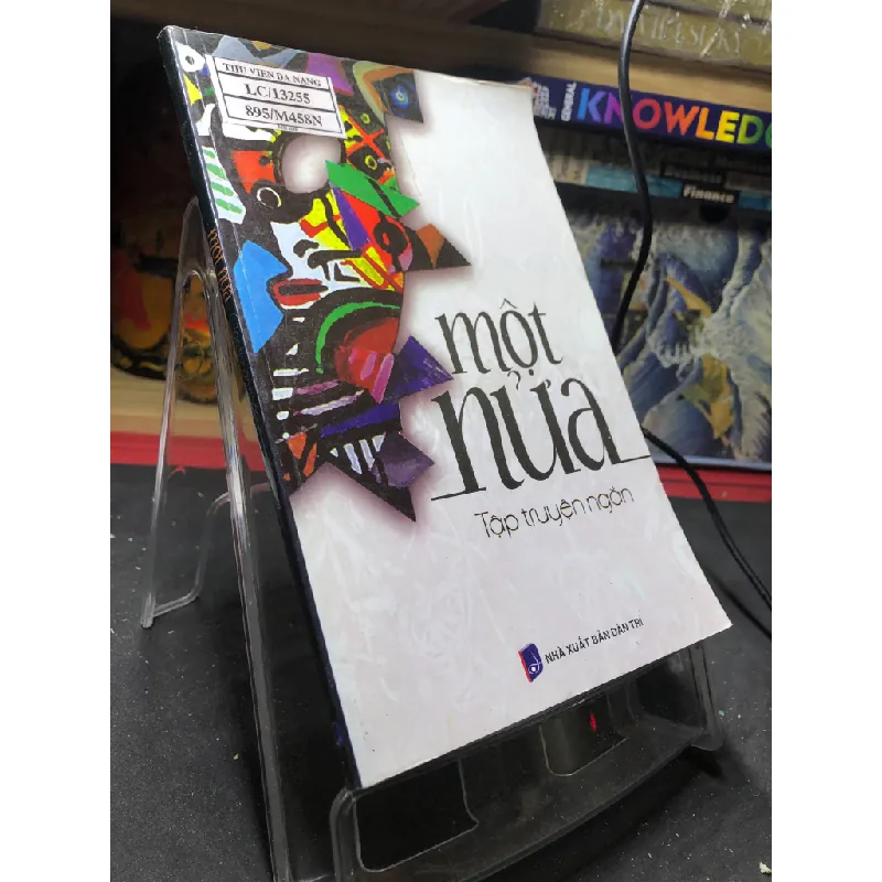 Một nửa 2010 mới 80% bẩn nhẹ Thu Huyền HPB0906 SÁCH VĂN HỌC Blogmeo21025 581540