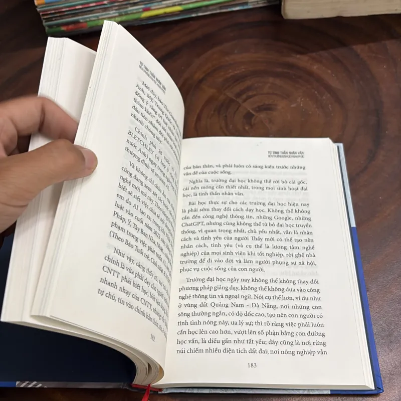 II Tựa Sách: Từ Tinh Thần Nhân Văn Đến Trường Đại Học Hạnh Phúc - Lê Công Cơ - 2023 998085