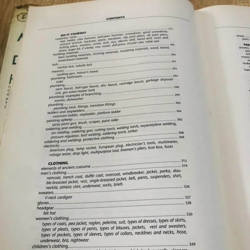 THE MACMILLAN VISUAL DICTIONARY 968636