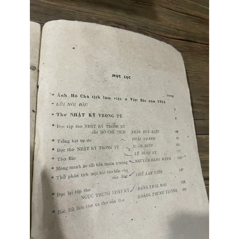ĐỌC NHẬT KÝ TRONG TÙ - KHỔ LỚN - NHIỀU TÁC GIẢ 592049