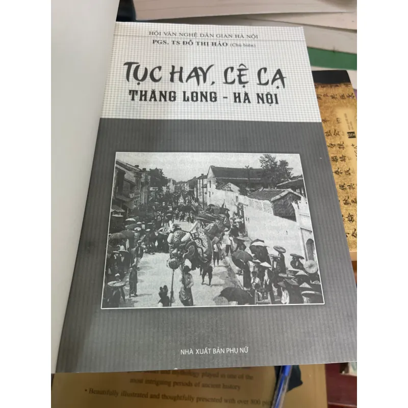 TỤC HAY LỆ LẠ THĂNG LONG HÀ NỘI - ĐỖ THỊ HẢO chủ biên  1021633