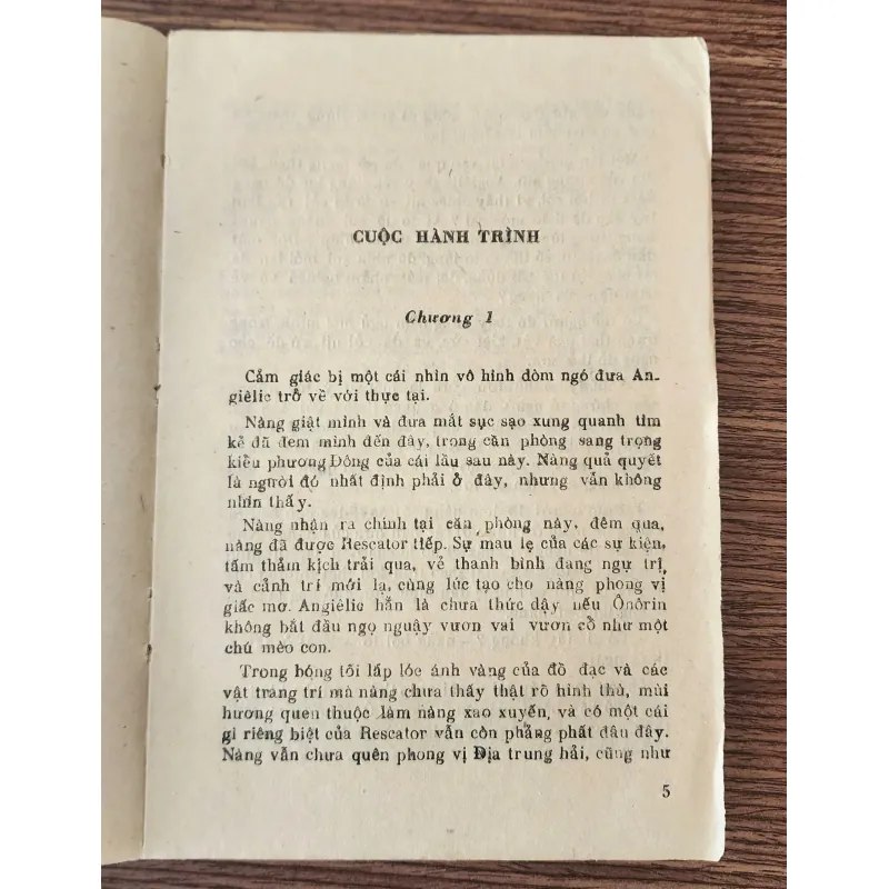 Tiểu thuyết lãng mạn lịch sử kinh điển: TÌNH SỬ ANGÉLIQUE 776063
