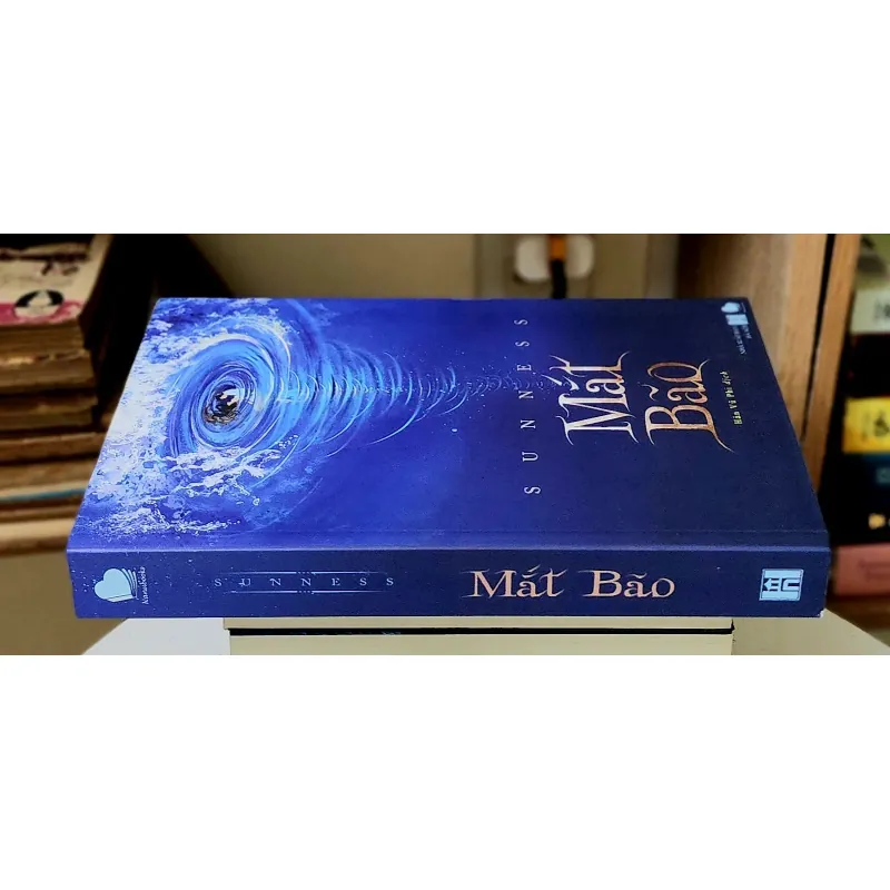 Tiểu thuyết MẮT BÃO (Sunness) 746757
