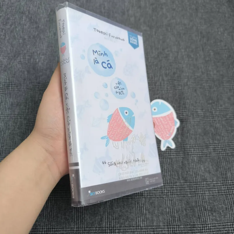 Mình Là Cá, Việc Của Mình Là Bơi - Sống Như Người Nhật -  Takeshi Furukawa (Kèm Bookmark) 557588