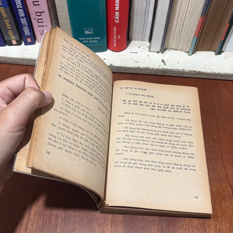 II Pháp Luật: Pháp Luật Về Nhà Ở, Đất Đai Và Thuế Nhà Đất - Luật Gia Lê Thành Châu - 1993 778687