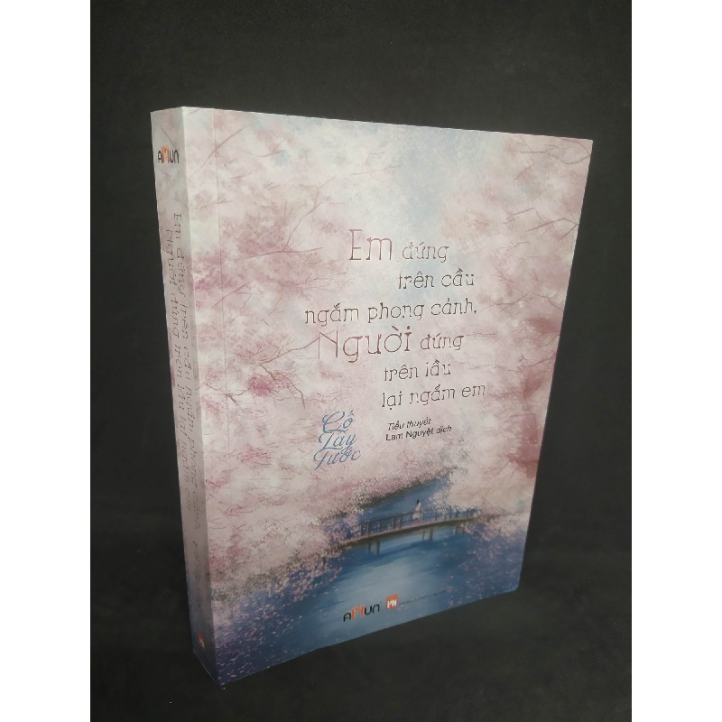 Em đứng trên cầu ngắm phong cảnh người đứng trên lầu lại ngắm em mới 90% HCM2212 40573