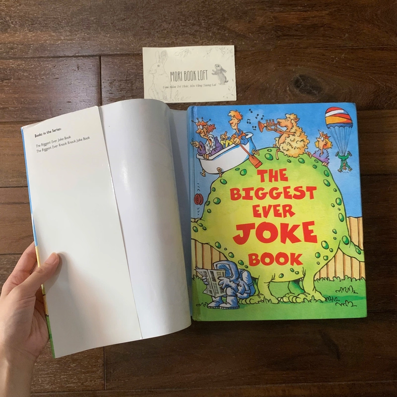 Sách ngoại văn The Biggest Joke Book Ever (Joke Treasury), Used, Bìa cứng, còn bìa áo 522838
