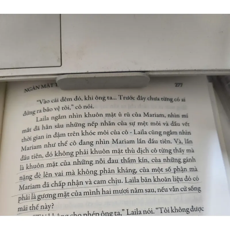 NGÀN MẶT TRỜI RỰC RỠ - Khaled Hosseini 961358