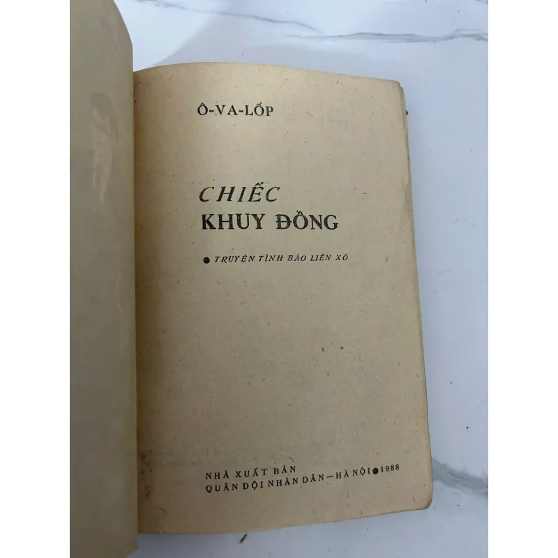 Chiếc khuy đồng - Ô-va-lốp 781087