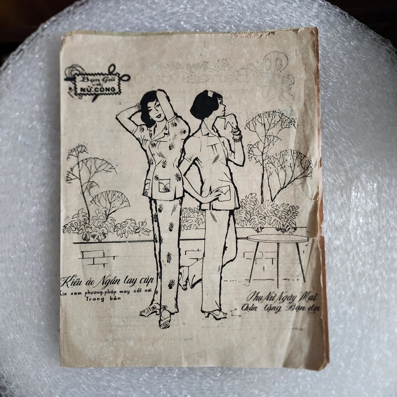 5 tờ phụ trang đôi của báo Phụ nữ ngày mai ở Sài Gòn trước 1975 khổ to 460431
