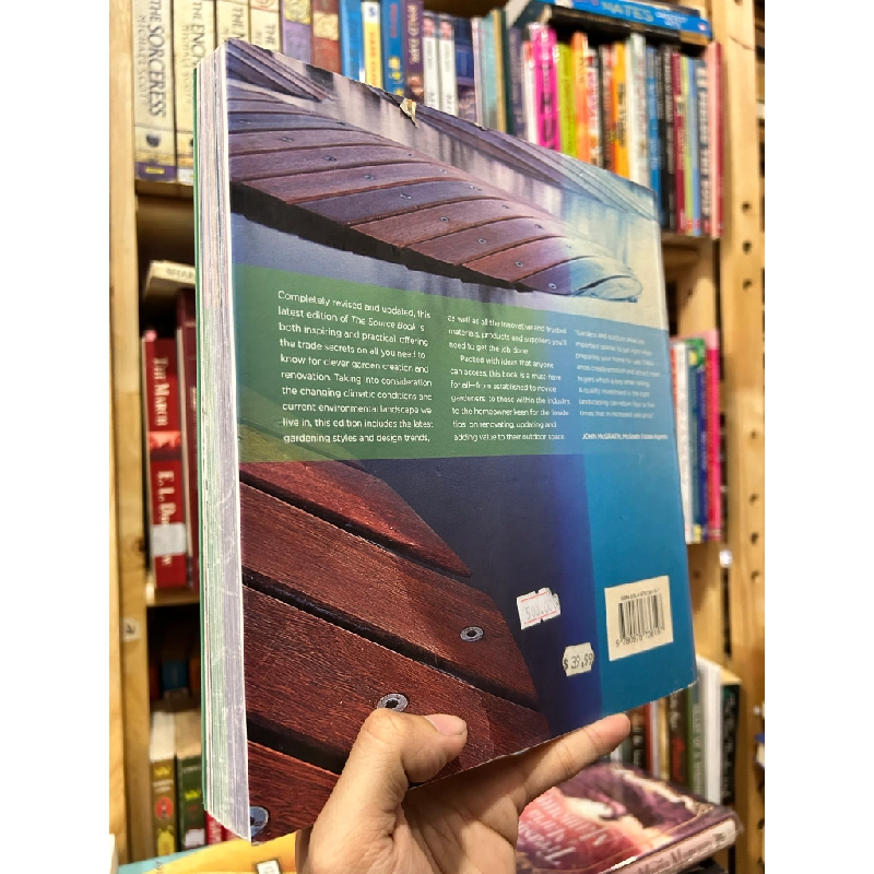 The Source Book : Plant, materials, products & ideas for today's outdoor spaces & where to get them - Jamie Durie 450218