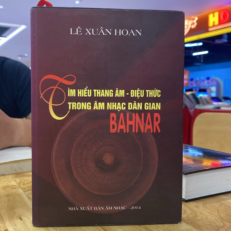 TÌM HIỂU THANG ÂM -ĐIỆU THỨC TRONG ÂM NHẠC DÂN GIAN BAHNAR,Bản bìa cứng, có chữ ký tác giả 528020