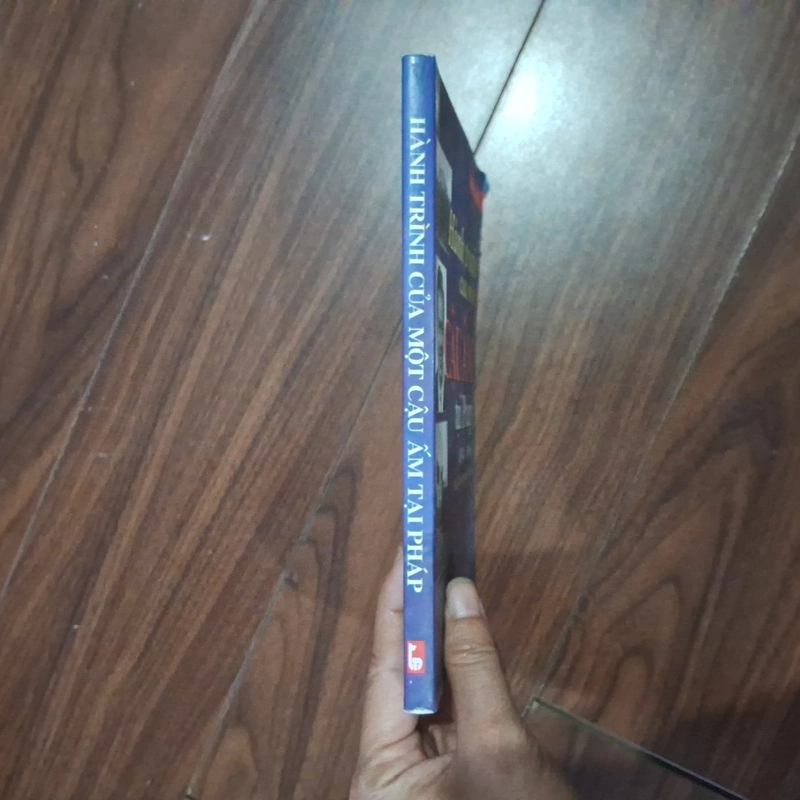 Hành trình của một cậu ấm tại Pháp (có đề tặng của tác giả) 552852