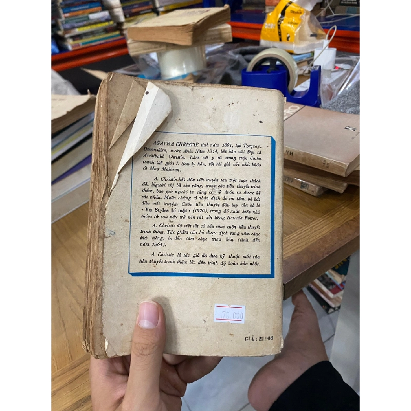 Cây bách buồn - Agatha Christie 523712