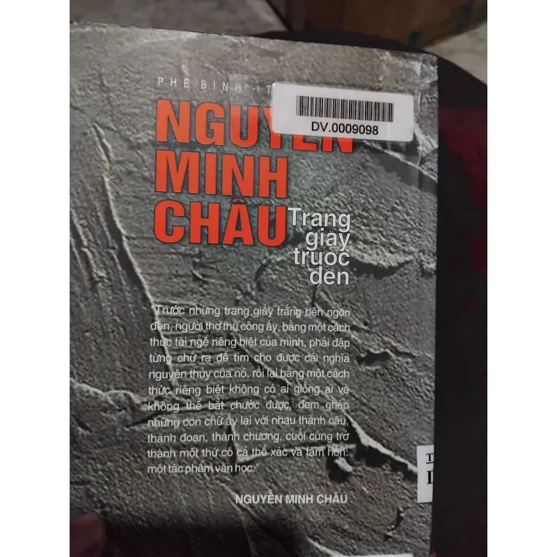Nguyễn Minh Châu trang giấy trước đèn  1036077