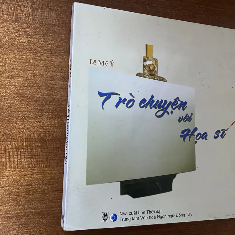 Trò chuyện với họa sĩ- của tác giả Lê Mỹ Ý.  1023856