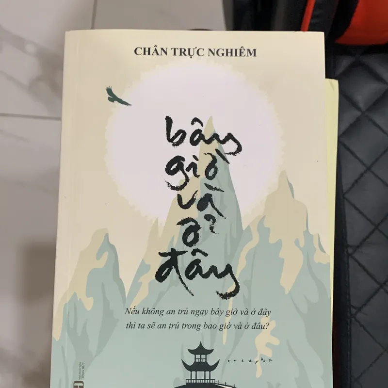 Sách bây giờ và ở đây 594419