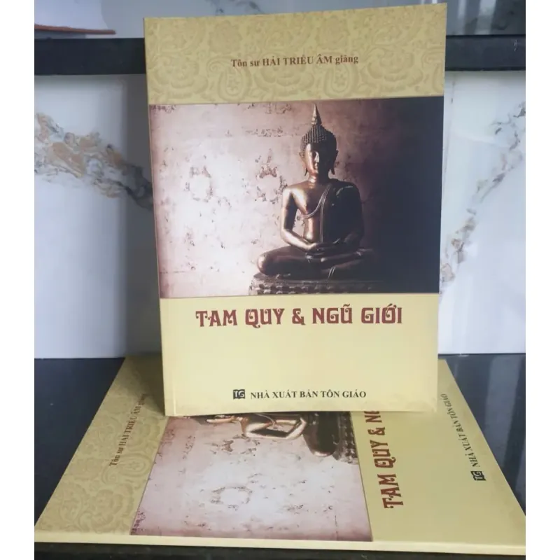 Sách Tam Quy & Ngũ Giới của Tôn sư Hải Triêu Âm - Cũ 680589