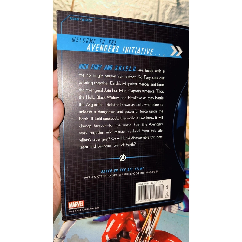 MARVEL AVENGERS - Ngoại văn thiếu nhi kèm ảnh thật in màu 495527