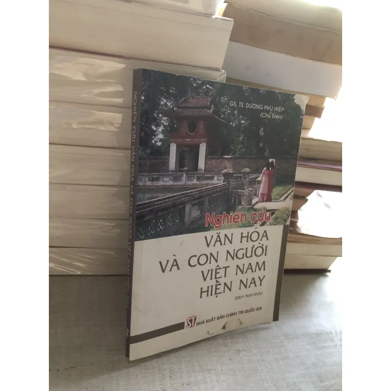 Nghiên cứu văn hoá và con người Việt Nam hiện nay 782091