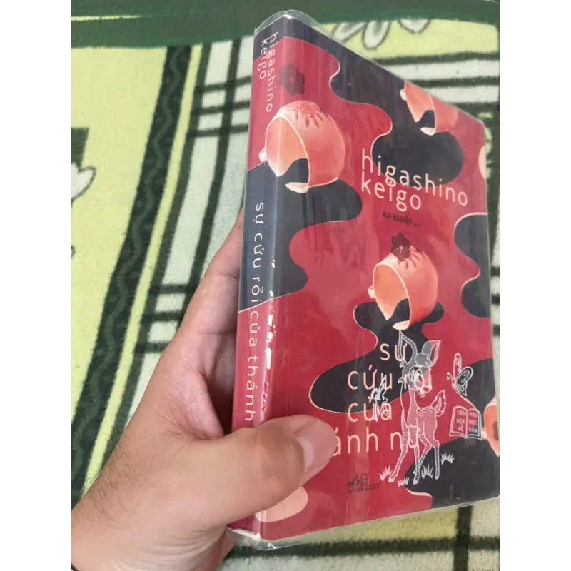 Sự Cứu Rỗi Của Thánh Nữ - Higashino Keigo, Mới 80% (có xước bìa) (Hoi) 1040400